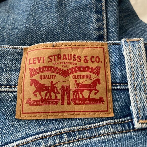 Levi’s High Waisted Mom Jean 
Blue Distressed Denim Jeans 28 - Picture 9 of 9